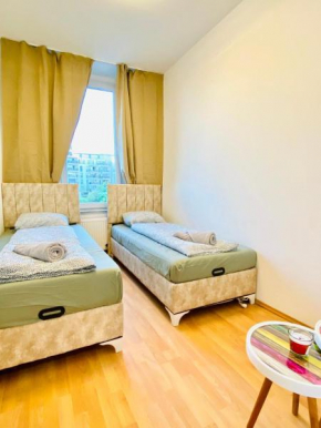 Bright 5BR Shared Apartment w Great Transport Link